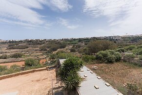 Property With Pool Access - Xaghra Near Marsalforn