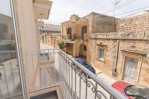Property With Pool Access - Xaghra Near Marsalforn
