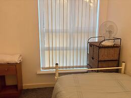 2 Bed Wolverhampton Apartment-sleeps 5