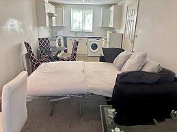 2 Bed Wolverhampton Apartment-sleeps 5