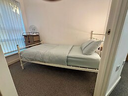 2 Bed Wolverhampton Apartment-sleeps 5