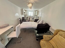 2 Bed Wolverhampton Apartment-sleeps 5
