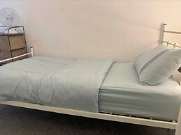 2 Bed Wolverhampton Apartment-sleeps 5