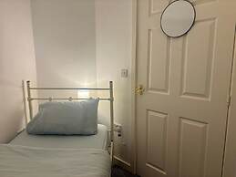 2 Bed Wolverhampton Apartment-sleeps 5