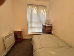 2 Bed Wolverhampton Apartment-sleeps 5