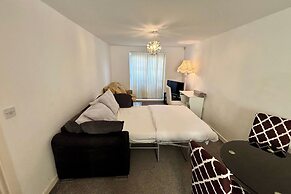 2 Bed Wolverhampton Apartment-sleeps 5