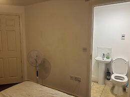 2 Bed Wolverhampton Apartment-sleeps 5