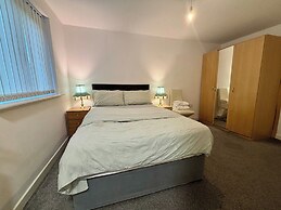 2 Bed Wolverhampton Apartment-sleeps 5