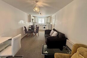 2 Bed Wolverhampton Apartment-sleeps 5