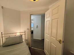 2 Bed Wolverhampton Apartment-sleeps 5