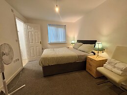 2 Bed Wolverhampton Apartment-sleeps 5