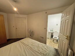 2 Bed Wolverhampton Apartment-sleeps 5