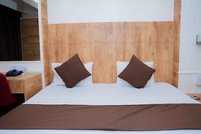 HOTEL WOODLAND