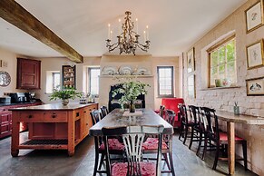 Stunning 4BD Home in Worcestershire