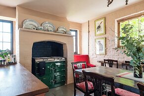 Stunning 4BD Home in Worcestershire
