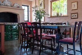 Stunning 4BD Home in Worcestershire