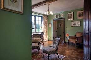 Stunning 4BD Home in Worcestershire