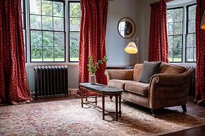 Stunning 4BD Home in Worcestershire