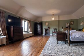 Stunning 4BD Home in Worcestershire