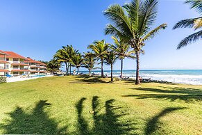 Ocean Front, Direct Access to the Beach!