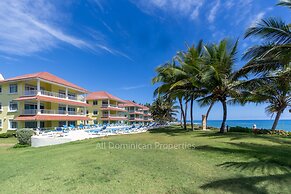 Ocean Front, Direct Access to the Beach!