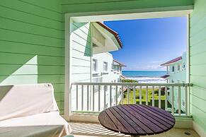 Ocean Front, Direct Access to the Beach!
