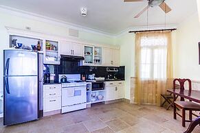 Ocean Front, Direct Access to the Beach!