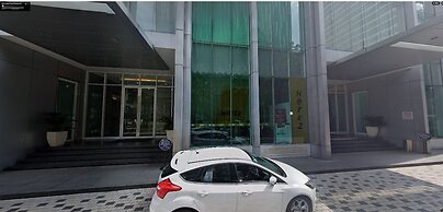 SOHO Suites KLCC by noon