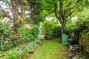 Basement Studio in Summertown With Kitchenette