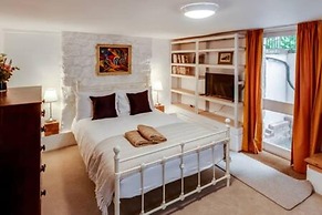 Basement Studio in Summertown With Kitchenette
