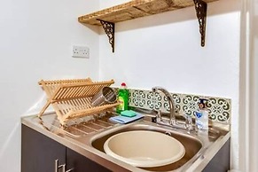 Basement Studio in Summertown With Kitchenette