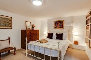 Basement Studio in Summertown With Kitchenette