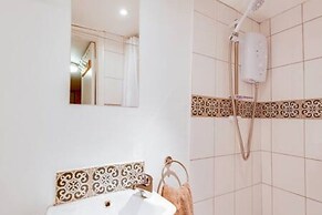 Basement Studio in Summertown With Kitchenette