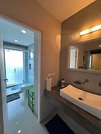 2BR Penthouse with Rooftop Pool