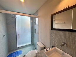 2BR Penthouse with Rooftop Pool