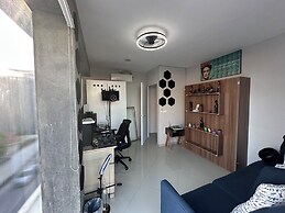 2BR Penthouse with Rooftop Pool