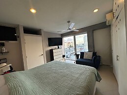 2BR Penthouse with Rooftop Pool