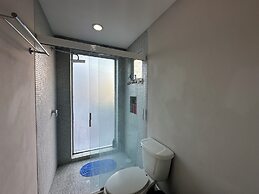 2BR Penthouse with Rooftop Pool