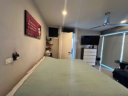 2BR Penthouse with Rooftop Pool