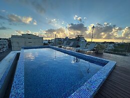 2BR Penthouse with Rooftop Pool