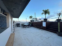 2BR Penthouse with Rooftop Pool