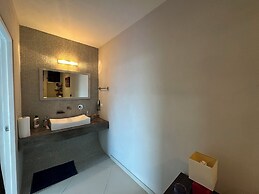 2BR Penthouse with Rooftop Pool