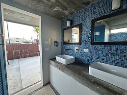 2BR Penthouse with Rooftop Pool