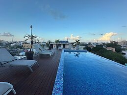 2BR Penthouse with Rooftop Pool