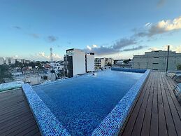 2BR Penthouse with Rooftop Pool