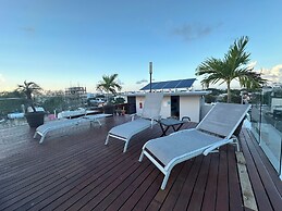 2BR Penthouse with Rooftop Pool