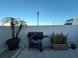 2BR Penthouse with Rooftop Pool