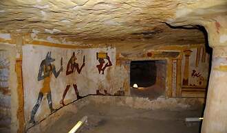 Nefri Pyramids Hotel