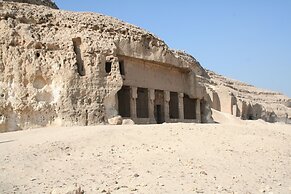 Nefri Pyramids Hotel