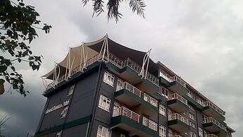 Grand Turaco Hotel